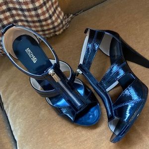 Berkley T-Strap
Black Patent
10, M ASIN: B001B24HB4